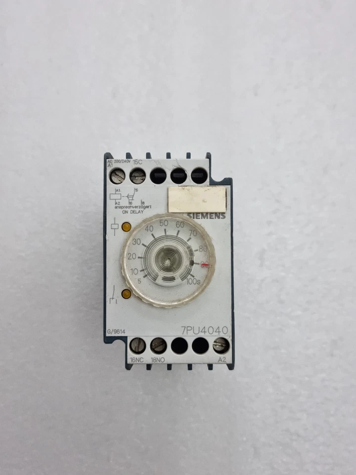 Siemens 7PU4040-3AN20 Timer On Delay 200/240V MADE IN GERMANY (USED)